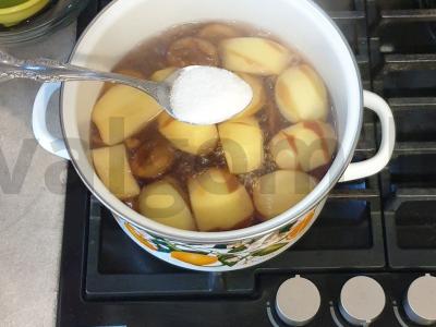 Gaivus slyvų ir obuolių kompotas Žingsnis 4