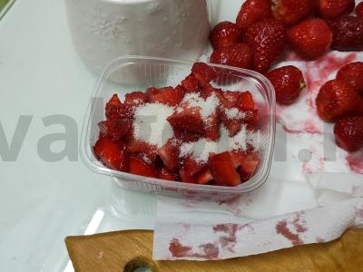 Braškių ir cukraus užtepėlė pyragams žiemai Žingsnis 3