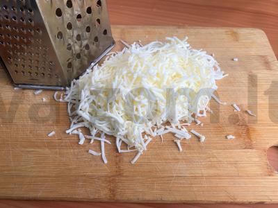 Sproatų, sūrio ir šviežių agurkų sumuštiniai Žingsnis 2