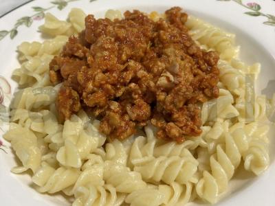 Makaronai su maltos mėsos įdaru pomidorų padaže „Švelnumas“ pagrindine nuotrauka