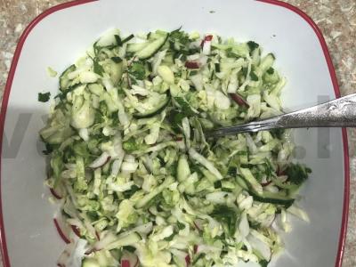 Lengvas kopūstų salotas su ridikais Žingsnis 3