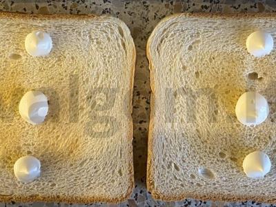 „Rytinis“ sumuštinis su dešra, sūriu ir agurku Žingsnis 2