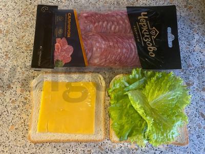 „Rytinis“ sumuštinis su dešra, sūriu ir agurku Žingsnis 4