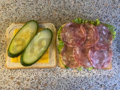 „Rytinis“ sumuštinis su dešra, sūriu ir agurku Žingsnis 5