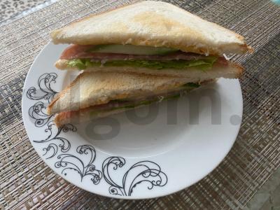 „Rytinis“ sumuštinis su dešra, sūriu ir agurku Žingsnis 7