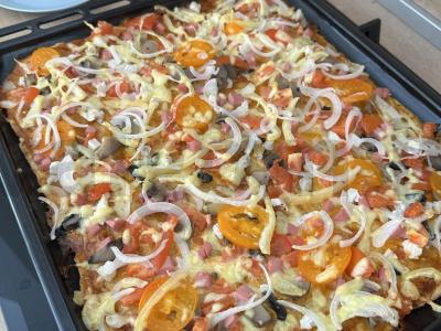 Pica su virta dešra ir vištiena didelei kompanijai pagrindine nuotrauka