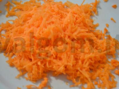 Vitaminų salotos su graikiniais riešutais Žingsnis 1