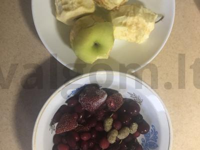 Žiemos vitaminų kompotas su obuoliais ir uogomis Žingsnis 3