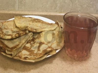 Žiemos vitaminų kompotas su obuoliais ir uogomis pagrindine nuotrauka