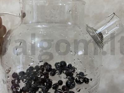 Juodųjų serbentų gėrimas Žingsnis 1