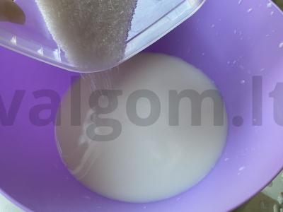 Ruginės miltų cinnabons Žingsnis 1