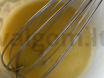 Ruginės miltų cinnabons Žingsnis 4