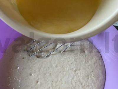 Ruginės miltų cinnabons Žingsnis 5