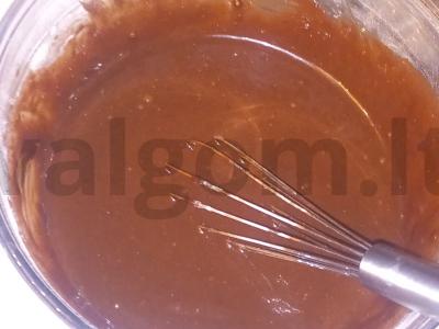 Drėgnas šokoladinis biskvitas su pienu Žingsnis 4