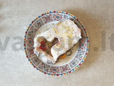 Steak iš zubatko, keptas su prieskoniais Žingsnis 2