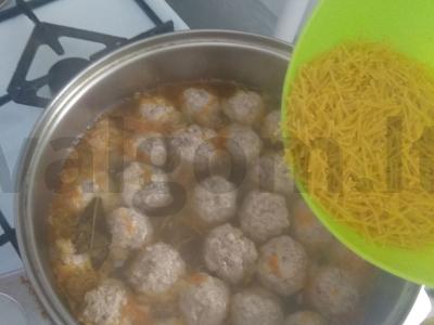 Sriuba su kukuliais, makaronais ir daržovėmis Žingsnis 6