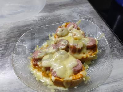 Duonos pica mikrobangų krosnelėje pagrindine nuotrauka