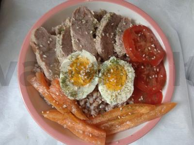 Boulė su grikiais ir kepta kiauliena pagrindine nuotrauka