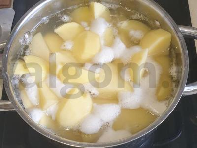 Keptos jaunos bulvės ir vištienos gabaliukai Žingsnis 1