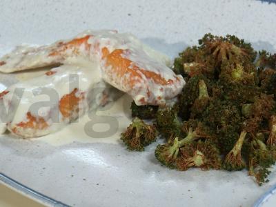 Upėtakis su grietinėlės padažu ir brokoliais pagrindine nuotrauka