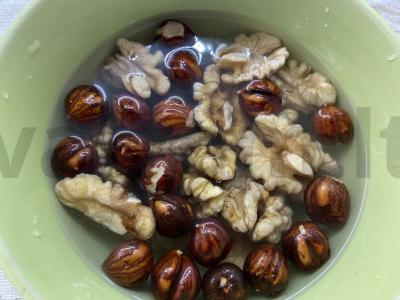 Medus su aktyvuotais riešutais Žingsnis 2