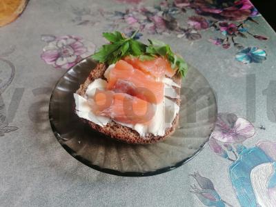 Silpnai sūdyta lašiša namuose pagrindine nuotrauka