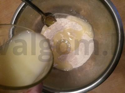 Lengvai pagaminami pelmeniai „Sraigė su grybais“ Žingsnis 1