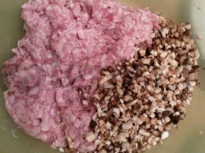 Lengvai pagaminami pelmeniai „Sraigė su grybais“ Žingsnis 5