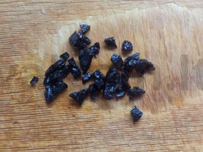 Kepti obuoliai su razinomis ir džiovintomis slyvomis Žingsnis 2