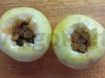 Kepti obuoliai su razinomis ir džiovintomis slyvomis Žingsnis 3