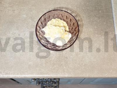 Vištiena su grietinėlės ir česnako padažu keptuvėje Žingsnis 4