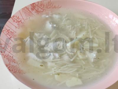 Vištienos sriuba su bulvėmis ir makaronais pagrindine nuotrauka