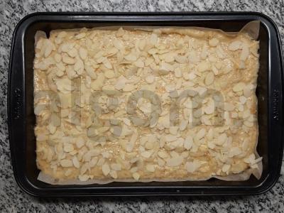 Aromatingas migdolų pyragas su apelsinų natomis Žingsnis 4