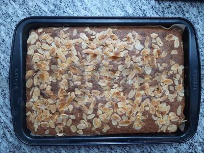 Aromatingas migdolų pyragas su apelsinų natomis pagrindine nuotrauka