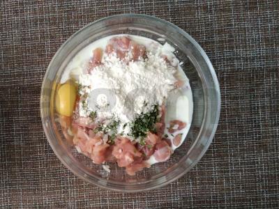 Vištienos blynai su svogūnais ir žalumynais Žingsnis 2