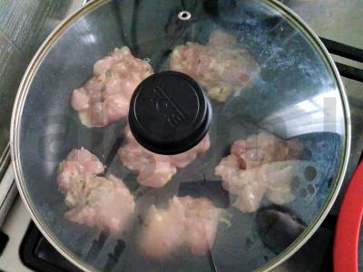 Vištienos blynai su svogūnais ir žalumynais Žingsnis 4