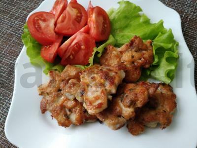 Vištienos blynai su svogūnais ir žalumynais pagrindine nuotrauka