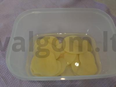 Bulvių traškučiai su džiovintomis žolelėmis Žingsnis 2