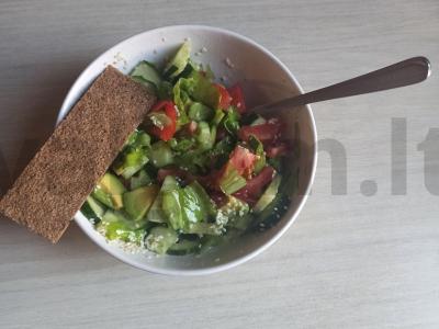 Salotos su graikišku akcentu pagrindine nuotrauka