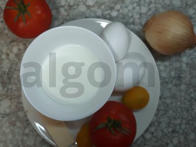 Omeletas su daržovėmis ir sūrio pluta Žingsnis 1