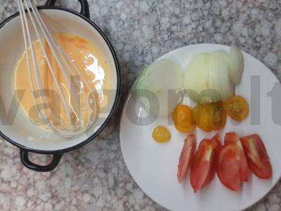 Omeletas su daržovėmis ir sūrio pluta Žingsnis 3