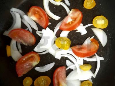 Omeletas su daržovėmis ir sūrio pluta Žingsnis 4