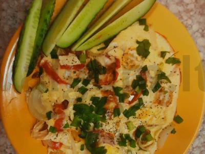 Omeletas su daržovėmis ir sūrio pluta pagrindine nuotrauka