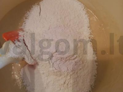 Uogų keksai su pienu ir sviestu Žingsnis 3