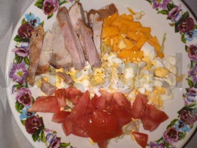 Baltyminis salotas su kepta kiauliena, moliūgu, kedro riešutais ir traškia ledo salotų lapais Žingsnis 4