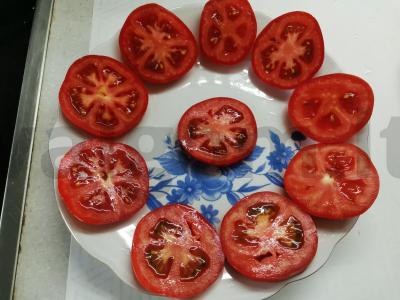 Pomidorai su sūrio ir česnako apvalkalu Žingsnis 3