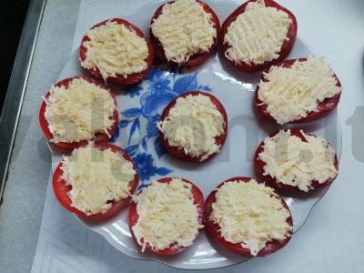 Pomidorai su sūrio ir česnako apvalkalu Žingsnis 4