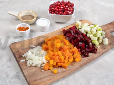 Burokėlių salotos su granatomis ir česnakais Žingsnis 1