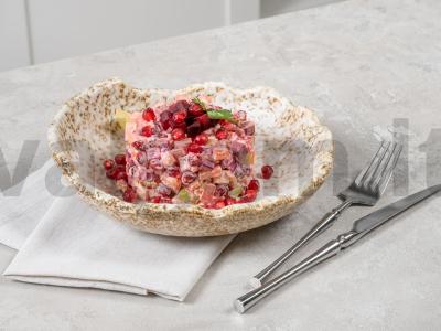 Burokėlių salotos su granatomis ir česnakais pagrindine nuotrauka