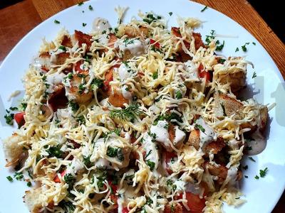 Cezario salotas su vištienos filė ir sojų padažu pagrindine nuotrauka